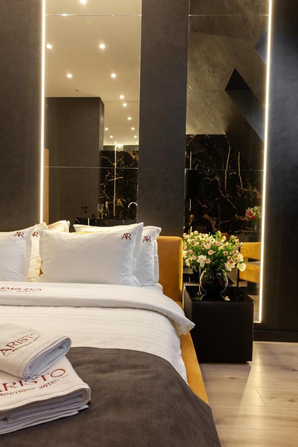 Aristo Jacuzzi Hotel Lviv Exteriör bild