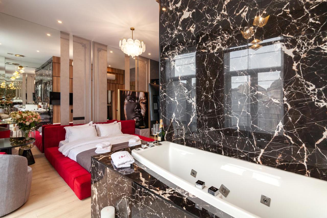 Aristo Jacuzzi Hotel Lviv Exteriör bild