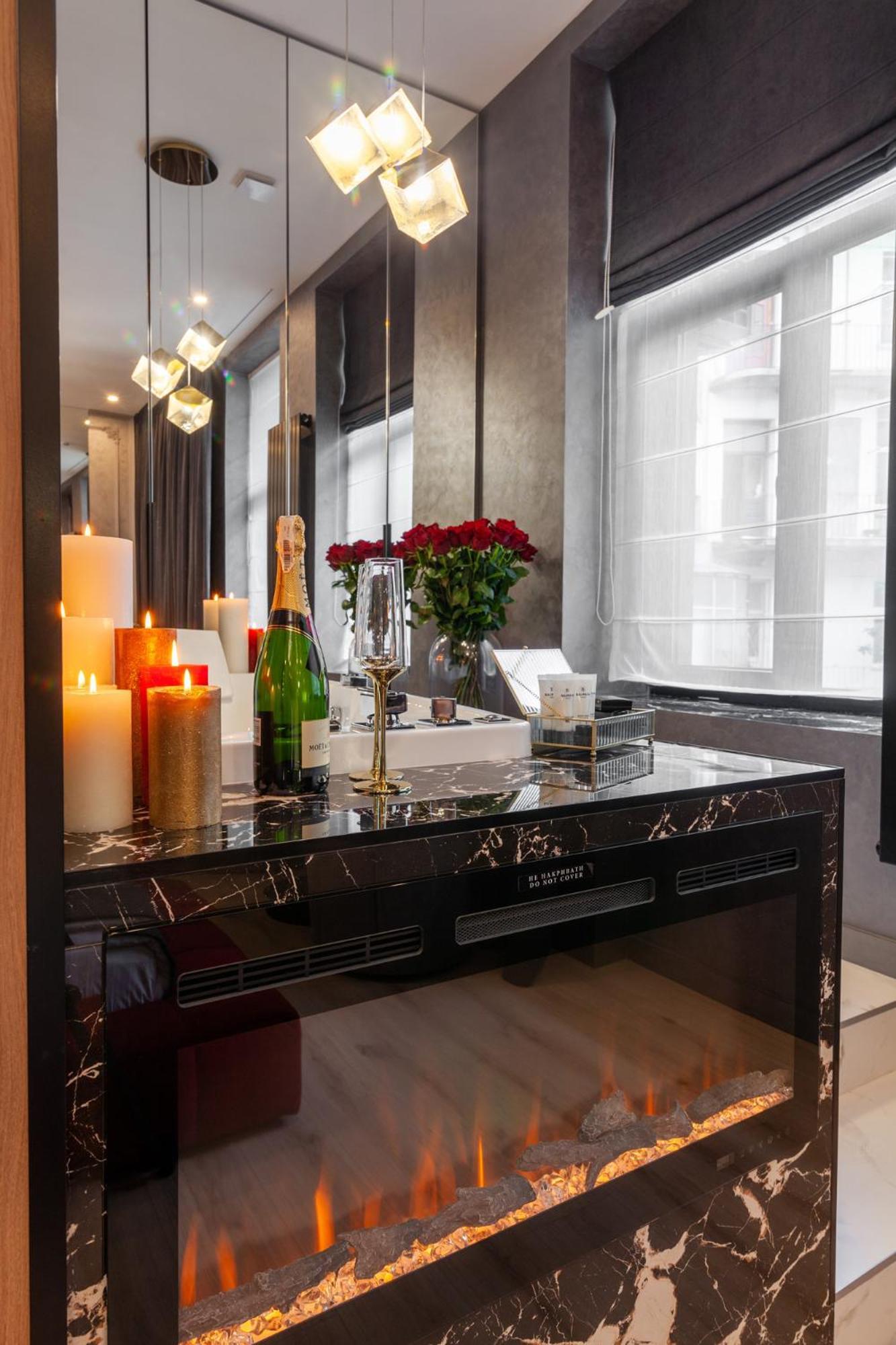Aristo Jacuzzi Hotel Lviv Exteriör bild