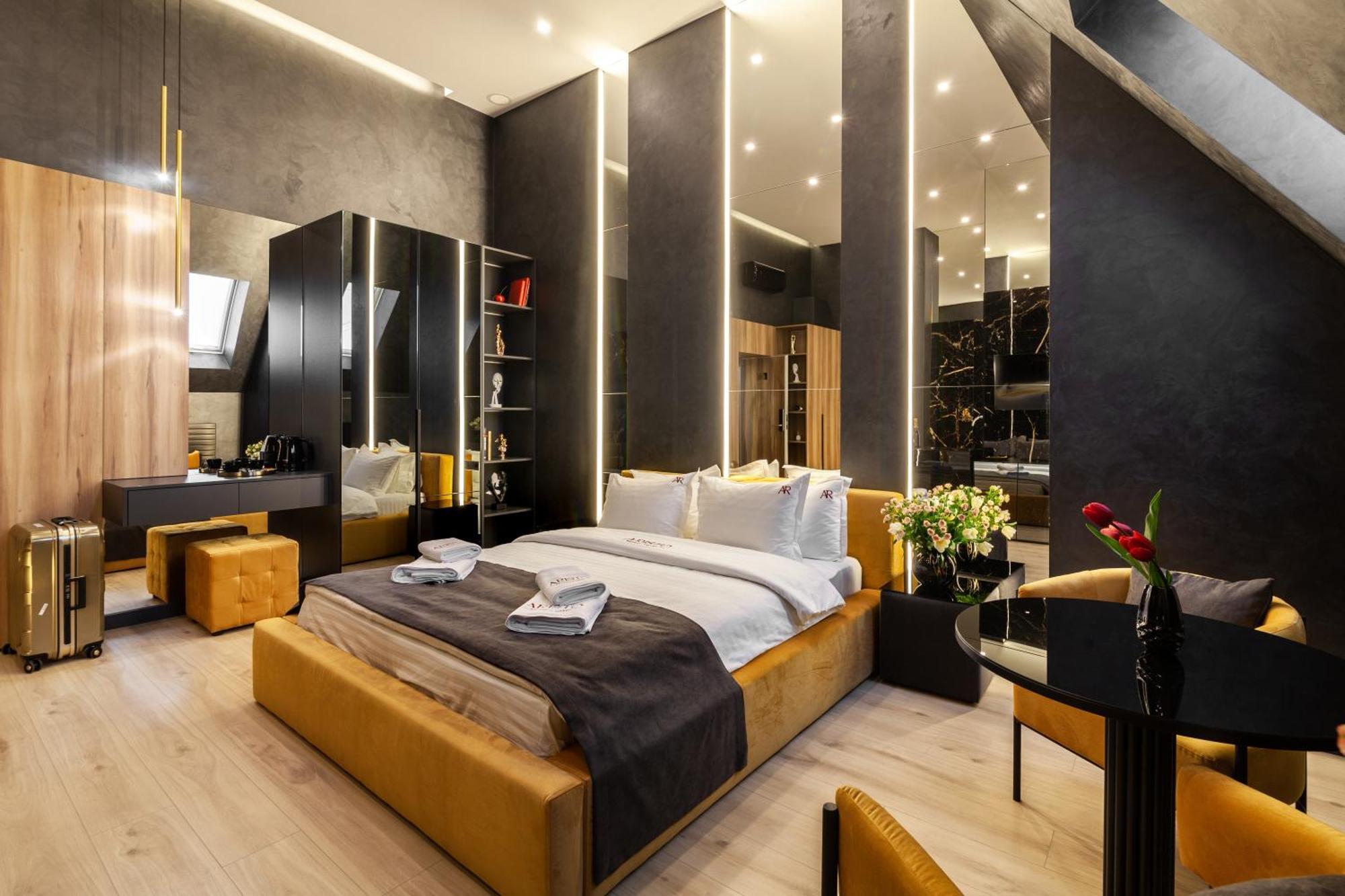 Aristo Jacuzzi Hotel Lviv Exteriör bild