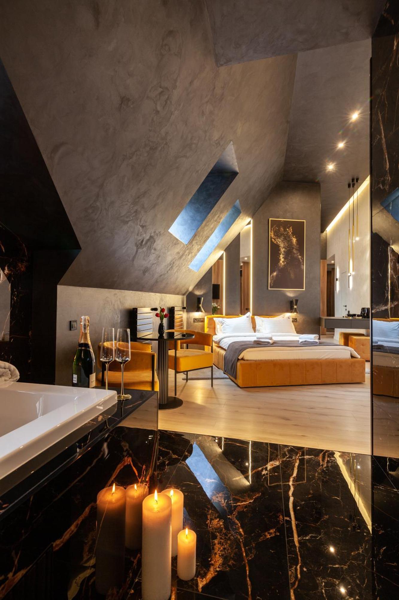 Aristo Jacuzzi Hotel Lviv Exteriör bild